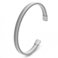 Dettaglio del bracciale elastico argento a forma di C con terminali in metallo lucido - 6mm di Larghezza / Argento