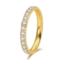 Dettaglio dell'anello eternity placcato oro 18 carati con zirconi cubici scintillanti - US 5 / Oro