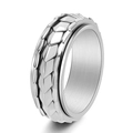 Makroaufnahme eines drehbaren Edelstahlrings mit Drachenschuppen Relief für Herren - US 6 / Silber