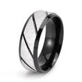 Macro-opname van 8mm zwarte ring met zilveren diagonale keperstructuur en textuur - US 6 / Zwart