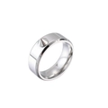Nahaufnahme eines polierten Titanstahlrings mit einem scharfen Spike im Punk-Stil in Silber - US 6 / Silber