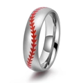 Detailansicht des matten Titanstahlrings mit rotem Baseball-Nahtmuster im Profil - US 7 / Mattiertes Silber Einzelnaht