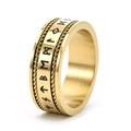 Macro detail van Viking ring met goudlaag, Futhark runen en randen met touwtextuur - US 6 / Goud