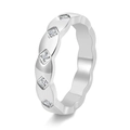 Dettaglio anello argento con bordi smerlati e incastonatura di diamanti trapuntati - US 6 / Argento Strass Bianco