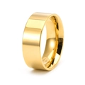 Vista macro de un anillo ancho de acero inoxidable chapado en oro de 18K con acabado pulido - US 6 / Dorado