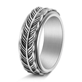 Detail of a rotating titanium steel ring featuring retro silver feather texture and engraving - US 6 / Antique Silver