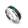 Anello da uomo in acciaio al titanio con inserto in fibra di carbonio verde e fascia lucida - US 7 / Fibra Verde Argento