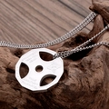 Halter schijf ketting met motiverende gravering op een rustieke houten achtergrond - Zilverkleur Zonder Steen Met Ketting