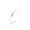Minimalistischer offener C-Armreif aus silbernem Edelstahl mit Knotendesign auf Weiß - Silber