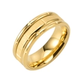 Detalle de anillo de acero inoxidable dorado con acabado cepillado y ranuras verticales - US 6 / Dorado