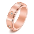 Minimalistischer vierblättriger Kleeblatt-Ring aus Titanstahl in Roségold mit Kristallen - US 5 / Roségold