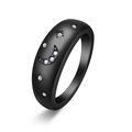 Detailansicht eines mattschwarzen Stern- und Mondrings mit glitzerndem Kristalldesign - US 5 / Schwarz