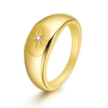 Anello minimalista in acciaio placcato oro 18K con incisione a stella e zircone bianco - US 6 / Oro