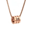 Primer plano del colgante cilíndrico de oro rosa con cristal en cadena de caja - Pequeño Oro Rosa (Solo Colgante)