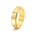Macro di anello rotante dorato con zirconi incastonati e incisioni a stella - US 5 / Oro