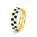 Anello classico in acciaio al titanio placcato oro 18K con design smaltato a scacchi bianchi e neri - US 6 / Oro