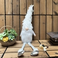 Gnomo natalizio nordico in peluche bianco con lunghe gambe a righe e stivali argentati - Stile Baffi