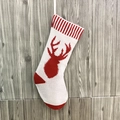 Calze di Natale in maglia con motivi di renne rosse e ganci per decorazioni natalizie - Motivo Cervo Bianco