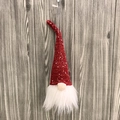 Weihnachtswichtel zum Aufhängen mit roter Glitzermütze und weißem Kunstfell-Bart - Roter Pailletten-Stil