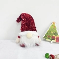 Dettaglio dello gnomo natalizio in peluche con cappello di paillettes rosse e barba bianca - Rosso (Con Luce LED)