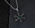 Detail van de sneeuwvlokhanger met groene kattenoogsteen op een vintage vierkante ketting - Groen Hanger Zonder Ketting