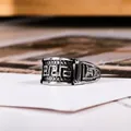 Anello da uomo vintage in acciaio inox con motivo a meandri greci e trama a rombi - Taglia US 8