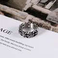 Anello vintage in acciaio inox argento con motivo a croce su carta bianca - Taglia US 7