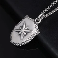 Collar hip hop con colgante de escudo, brújula de estrella y bordes martillados en cuero - Colgante Solo (Sin Cadena)