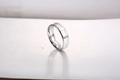 Anello in acciaio al titanio argento per coppie con motivi a croce incisi minimalisti - Taglia US 8 / Argento (Uomini)
