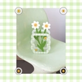 Green checkered wavy acrylic vase with decorative plush smiley daisy flowers - Green Checkered Only (Without Flower)