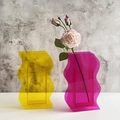 Jarrones acrílicos ondulados en rosa y amarillo con diseño geométrico para decoración - Amarillo Grande
