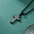 Colgante de cruz minimalista en acero negro con incrustación plateada en cadena box - Black Silver Cross with Black Pearl Chain