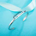 Bracciale rigido a C in acciaio argento con pietre di zirconia cubica quadrate scorrevoli - Color Acciaio