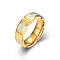 Anello largo bicolore oro e argento in acciaio inossidabile con scanalatura opaca - US 10 / Oro