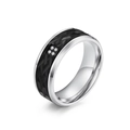 Anello da uomo in titanio con intarsio in carbonio nero e quattro zirconi a taglio quadrato - US 9 / Nero