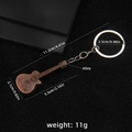 Portachiavi vintage a forma di chitarra in bronzo con incisione su espositore nero professionale - Stile Chitarra 80 (B1651)