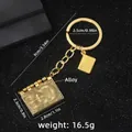 Porte-clés livre vintage en alliage doré avec croix gravée et un poids de 16,5g - Porte-clés Livre avec Accessoire Carré (B393) / Doré