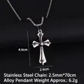 Collier croix gothique en acier inoxydable avec zircon et chaîne longue de 70 cm - Croix Noir et Argent (Style 62 avec Chaîne en Acier)
