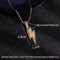 Collana con pendente a fulmine hip hop con cristalli argento e oro su catena in acciaio - Fulmine in Strass Pavé (Con Catena in Acciaio)