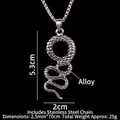 Collar con colgante de serpiente gótica con escamas detalladas en cadena larga de acero - Colgante de Serpiente en S Con Cadena de Acero Larga