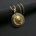 Collana con ciondolo a testa di leone in acciaio inossidabile dorato e motivo a meandro - Solo ciondolo dorato