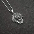 Pendentif tête de lion en acier inoxydable poli avec anneau en cristal sur une chaîne box - Pendentif Uniquement (Sans Chaîne) / Argent Antique