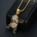Detalle del colgante de panda hip hop chapado en oro con brillantes diamantes negros y blancos - Colgante Dorado Solamente (Sin Cadena)