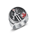 Anello Cavaliere Templare in acciaio al titanio con croce rossa e elmo su sfondo bianco - US 7 / Argento Acciaio Vintage