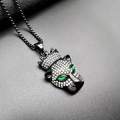 Détail macro du pendentif tête de léopard avec yeux gemmes verts et cristaux - Tête de Léopard Couronne Noire / Pendentif Seul Noir (Sans Chaîne)