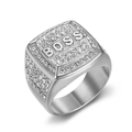 Dettaglio del logo BOSS argentato e delle pietre preziose incastonate sull'anello da uomo - US 7 / Color Acciaio