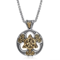 Collana con pendente Triquetra vichinga in acciaio inossidabile bicolore su sfondo bianco - Ciondolo Singolo Bicolore