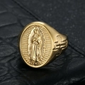 Vintage gouden edelstalen zegelring met Maria-reliëf en kruisvormige details - US 7 / Goud