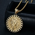 Collana con ciondolo a testa di leone hip-hop in acciaio inossidabile dorato su pelle nera - Solo ciondolo dorato