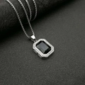 Detalle de cadena de caja plateada con colgante rectangular negro y circonitas - Strass Negro Color Acero (Colgante Solo (Sin Cadena))